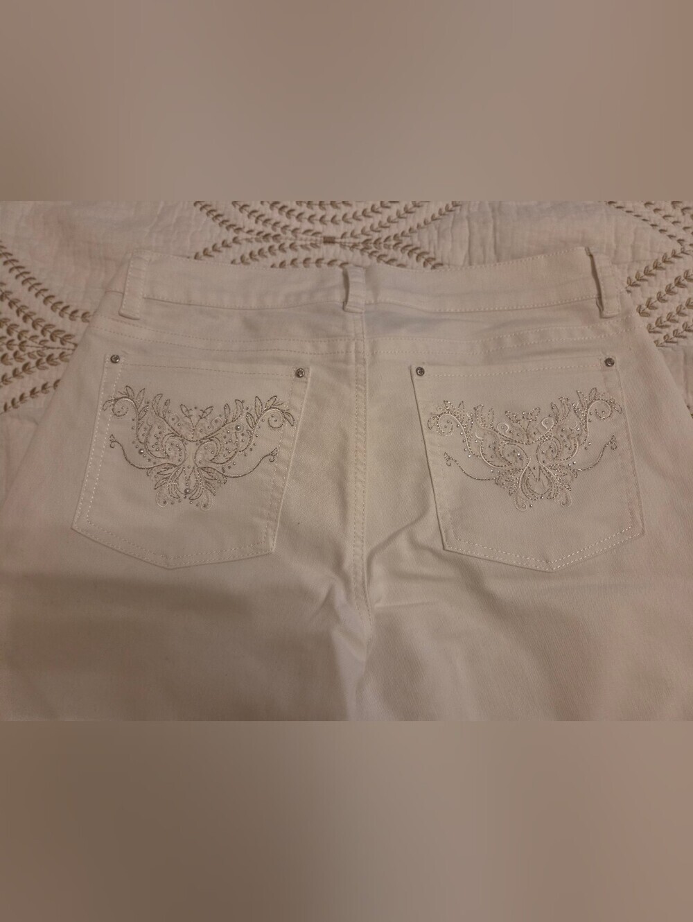 White House Black Market Women's White Slim Jeans - Picture 9 of 10
